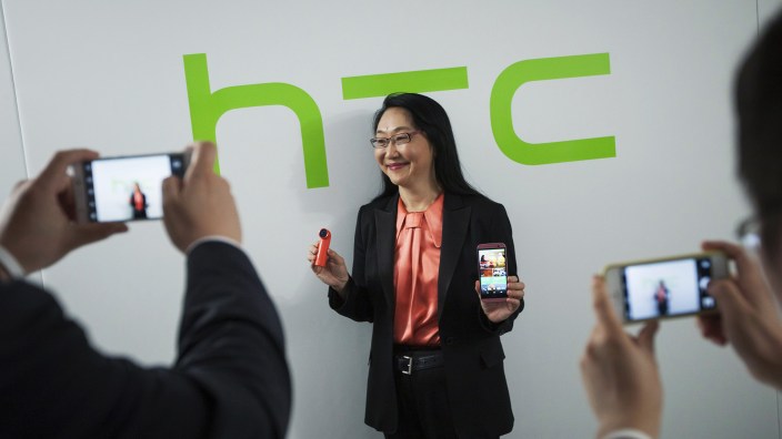 3044081-poster-p-1-htc-switches-ceos-and-shifts-into-the-wearables-game