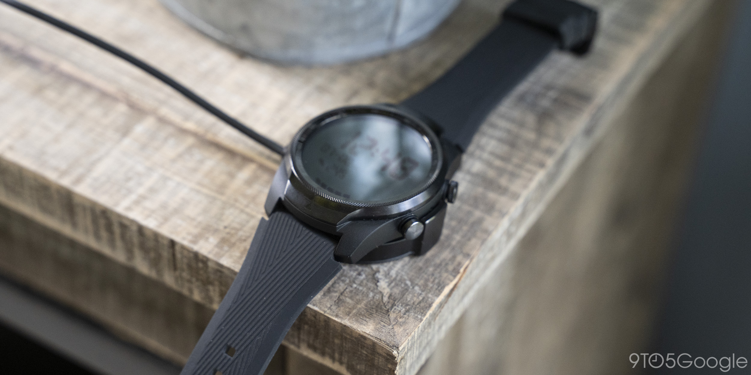 ticwatch pro 4g charging