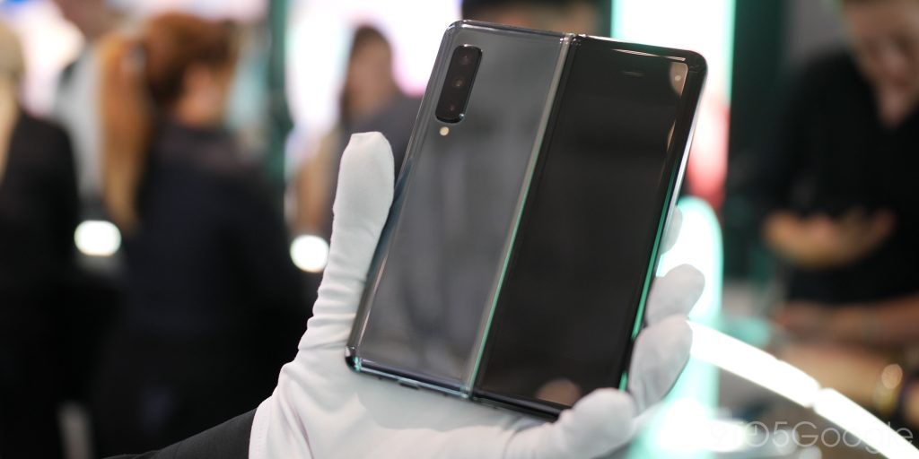 Galaxy Fold hardware and design