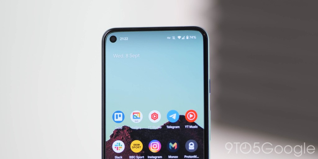 At a glance widget on Pixel Launcher in Android 12 Beta 5