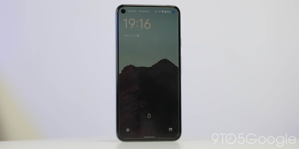 Lock screen double-line clock in Android 12L Beta 2