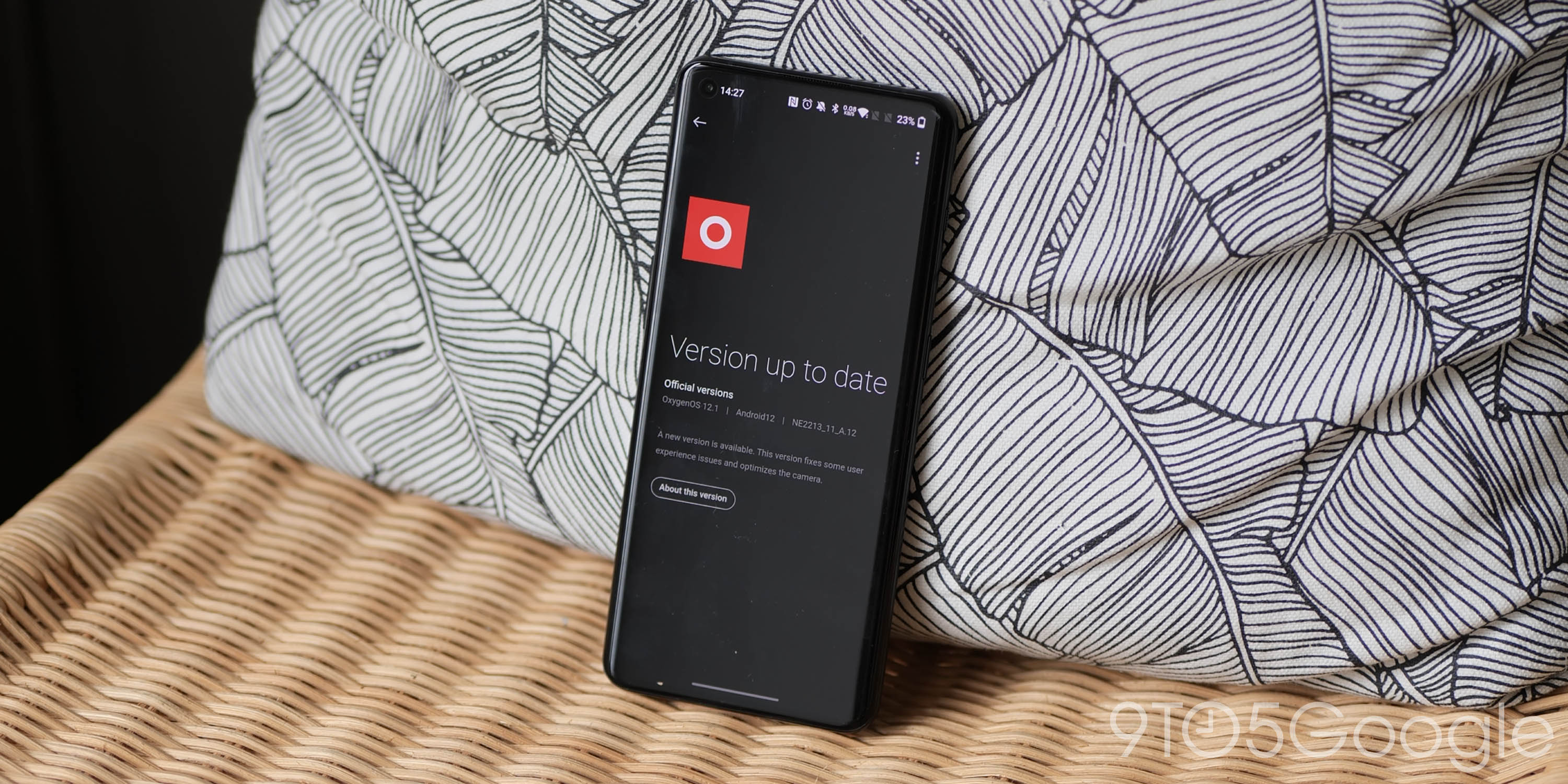 OxygenOS 12.1 version number running on OnePlus 10 Pro