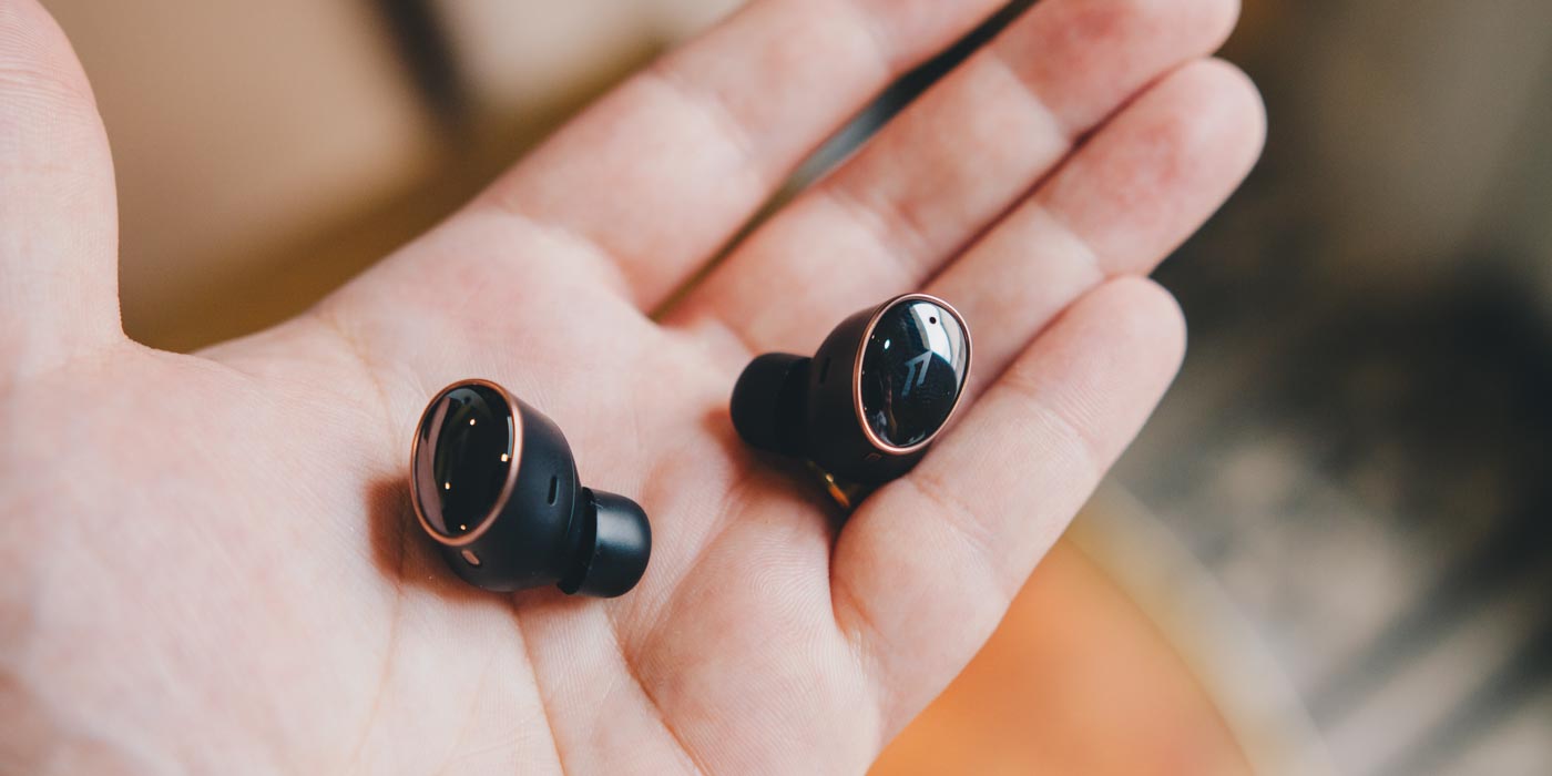 1More EVO earbuds