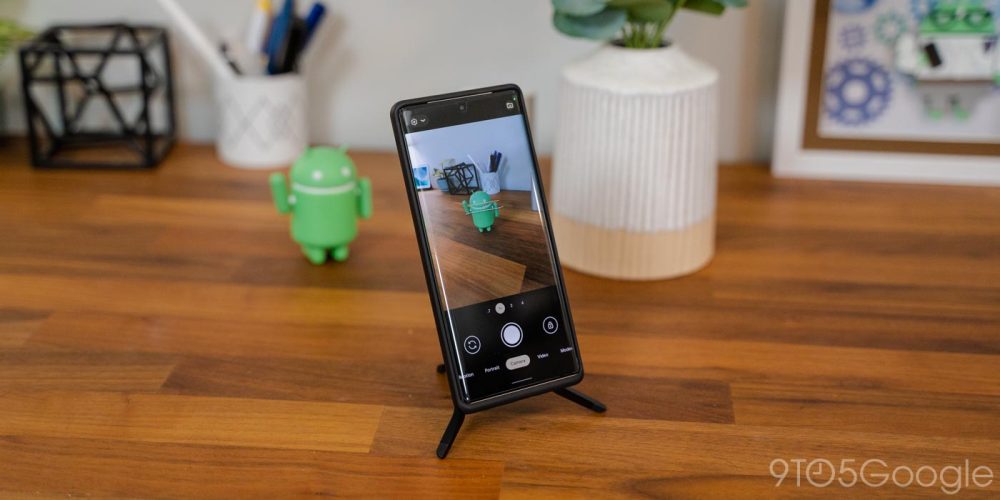 peak design pixel case stand