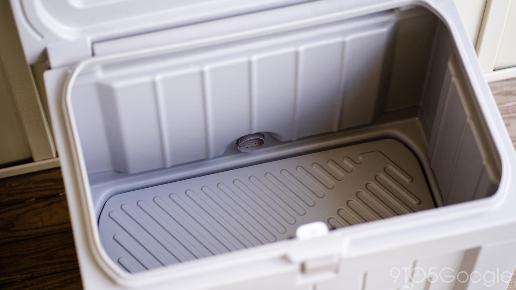 yale smart delivery box inside