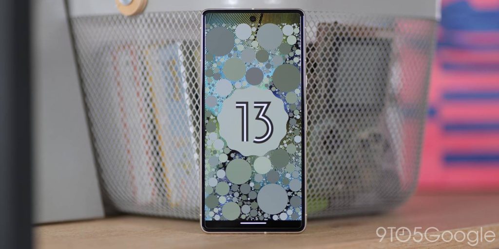 Android 13 Logo on a Pixel 7