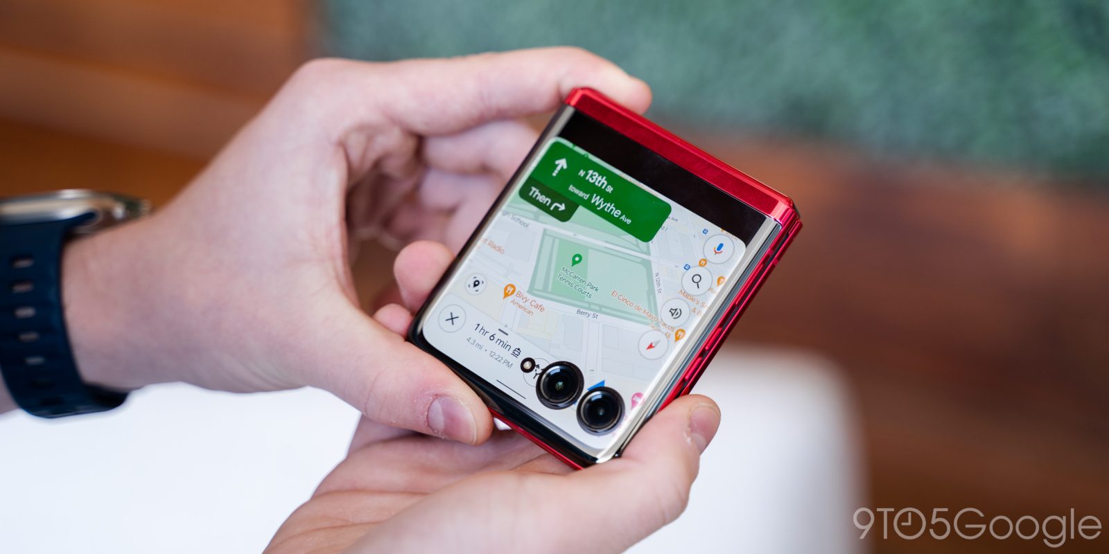 motorola razr+ outer display